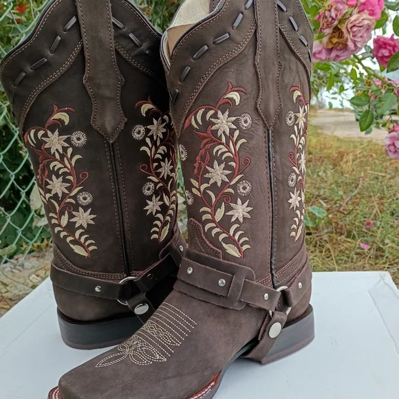 Floral Embroidered Western Leather Boots - Picture 2 of 8